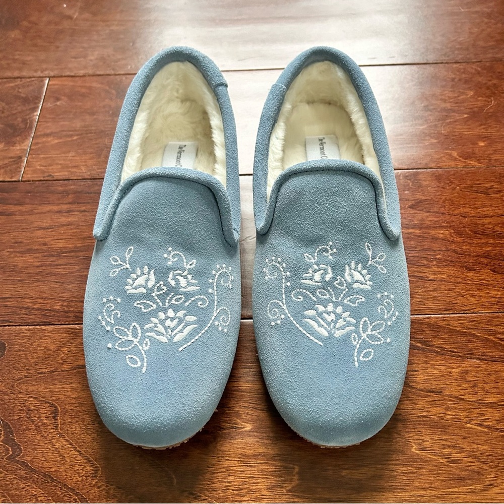 Embroidered slipper moccasins